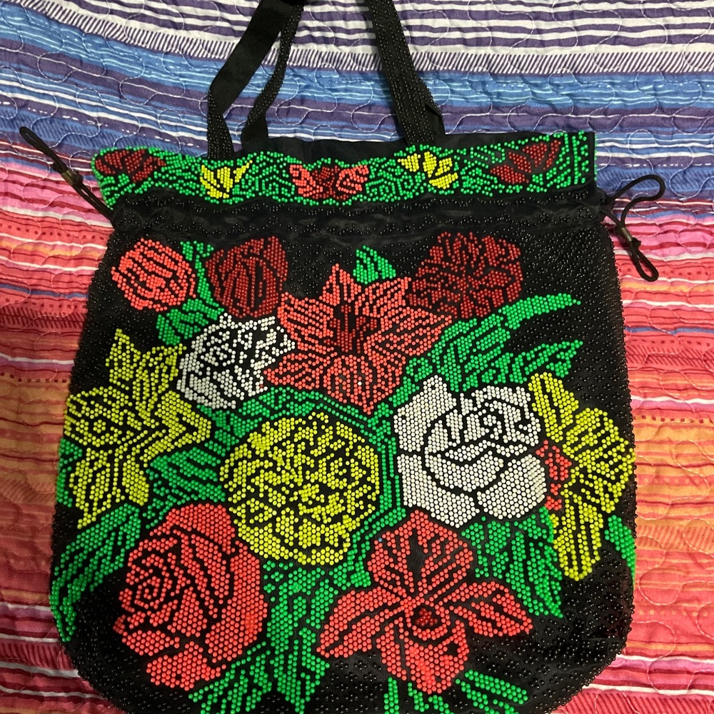 Beaded draw string bag. W255 - Picture 1 of 3
